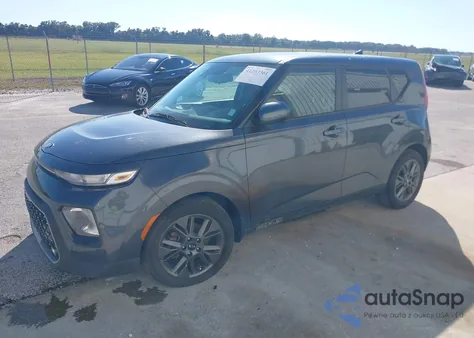 2021 Kia Soul Ex z USA, uszkodzony, nr VIN KNDJ33AU6M7737134
